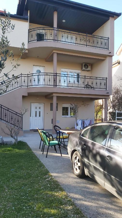 Apartments Pravica トレビニエ エクステリア 写真