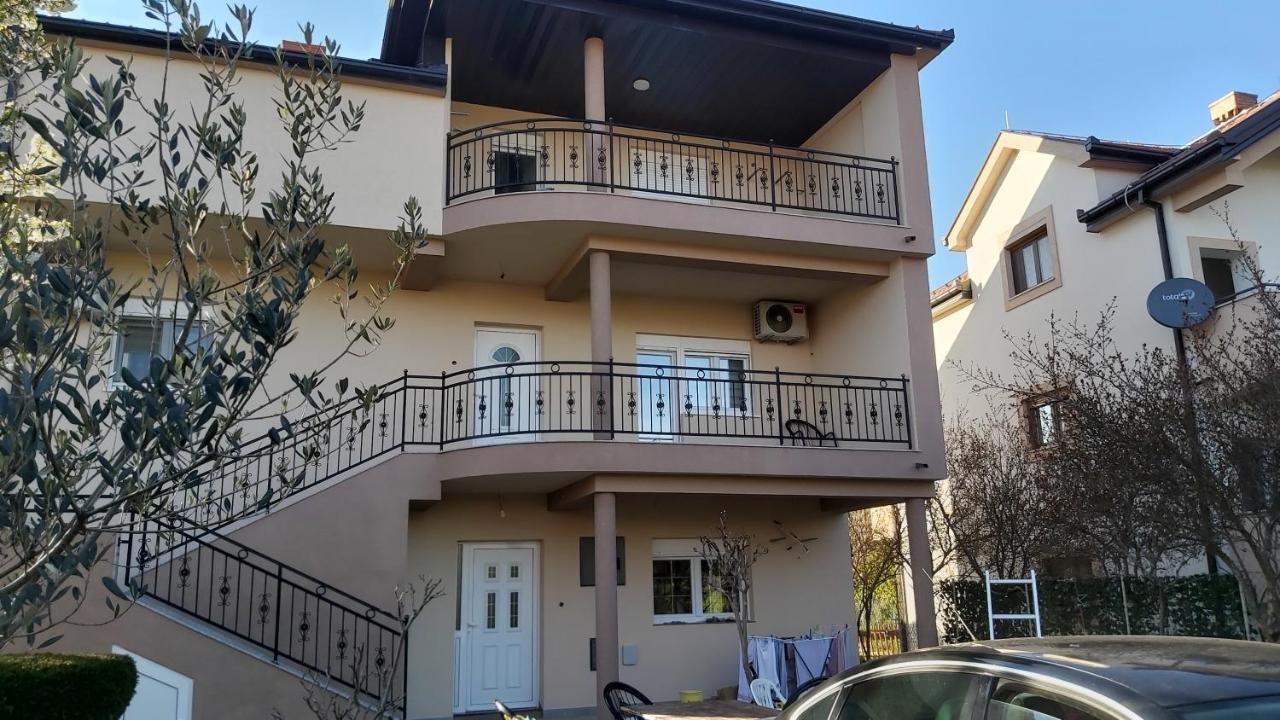 Apartments Pravica トレビニエ エクステリア 写真