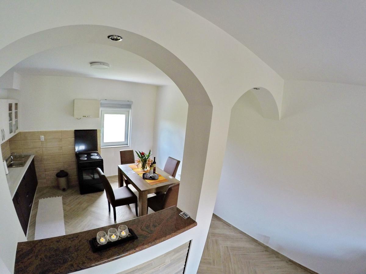 Apartments Pravica トレビニエ エクステリア 写真