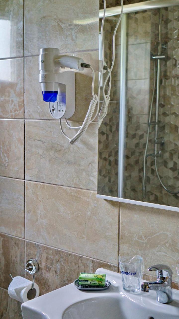 Apartments Pravica トレビニエ エクステリア 写真