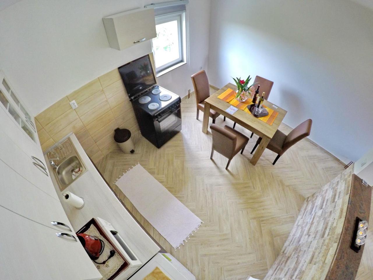 Apartments Pravica トレビニエ エクステリア 写真