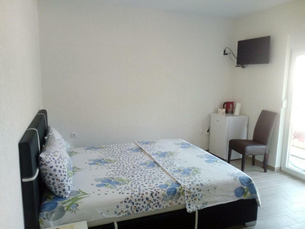 Apartments Pravica トレビニエ エクステリア 写真